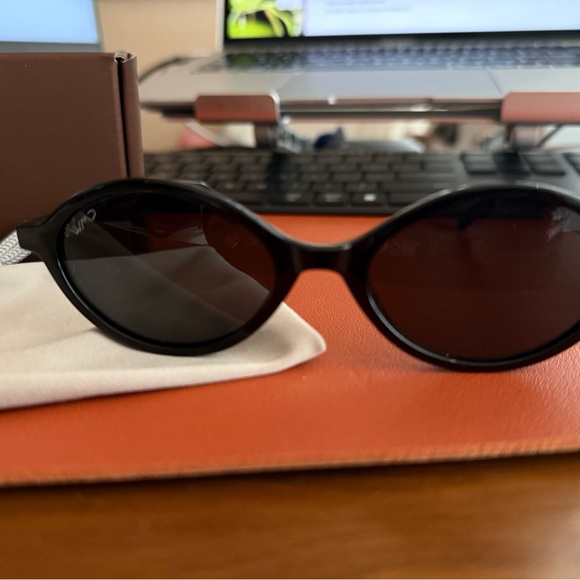 SELENE - NEW - Black Oval Sunglasses - Picture 6 of 7